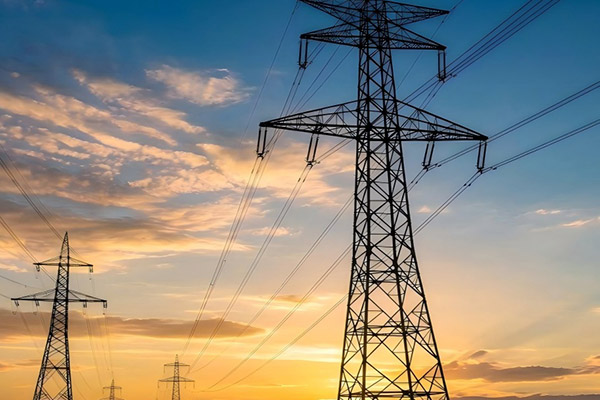 Torres de Transmisión y Bandejas de Cables